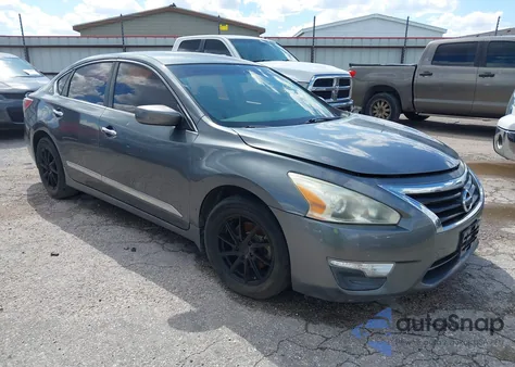 2015 Nissan Altima 2.5 S z USA, uszkodzony, nr VIN 1N4AL3AP0FN315388